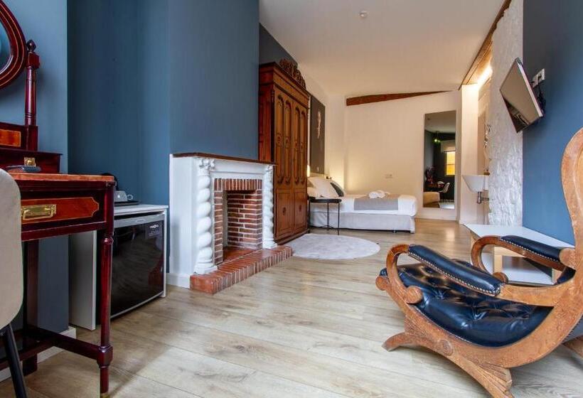 اتاق استاندارد سه نفره, Les Monges Palace Boutique