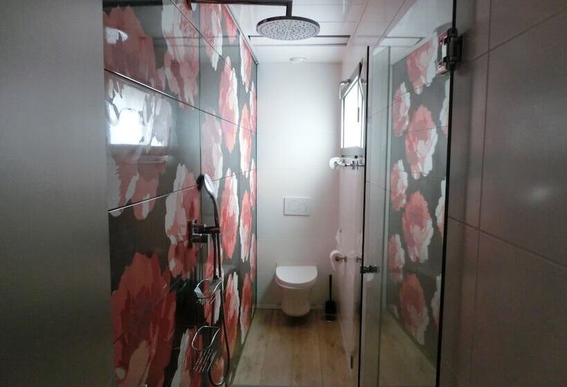 اتاق استاندارد سه نفره, Les Monges Palace Boutique