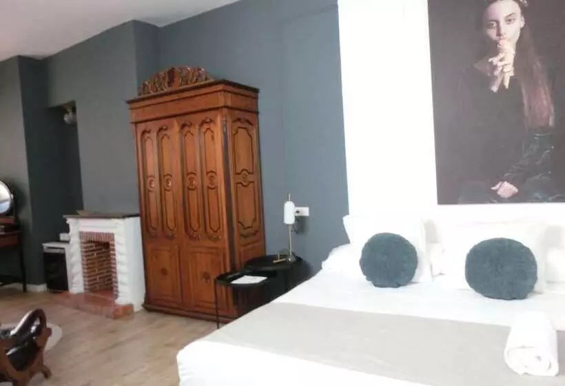 اتاق استاندارد سه نفره, Les Monges Palace Boutique