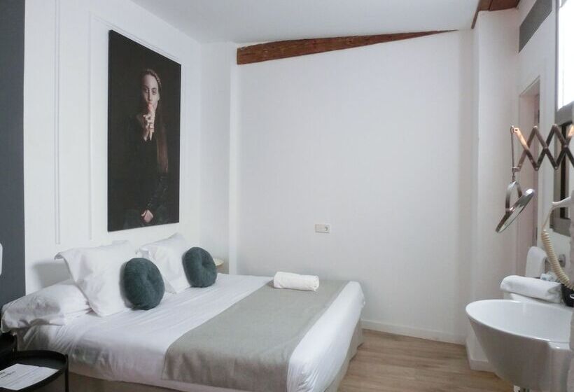 اتاق استاندارد سه نفره, Les Monges Palace Boutique