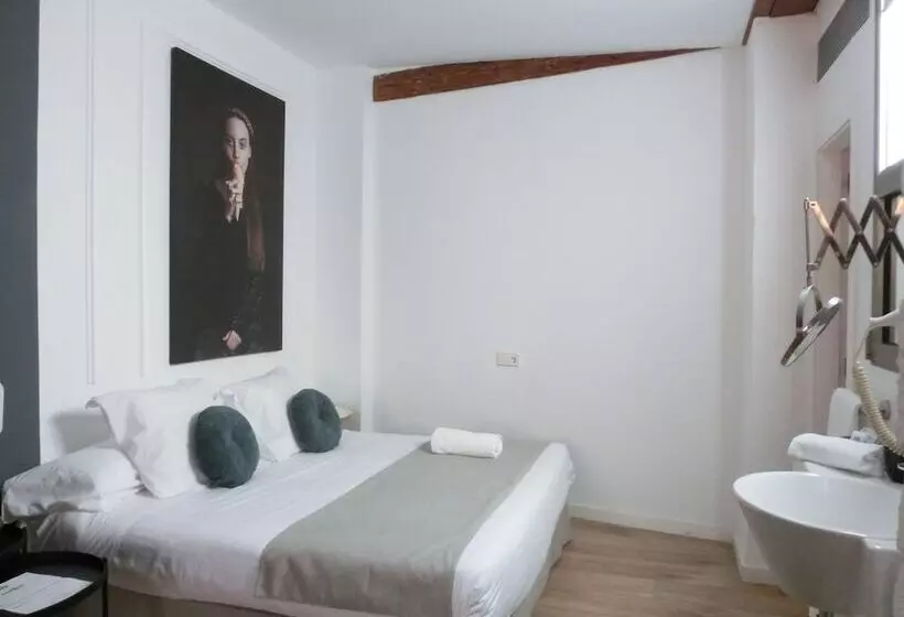 اتاق استاندارد سه نفره, Les Monges Palace Boutique