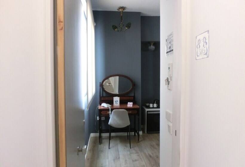 اتاق استاندارد سه نفره, Les Monges Palace Boutique