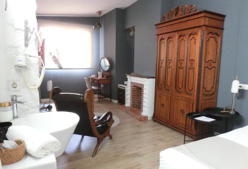 스탠다드 트리플 룸, Les Monges Palace Boutique