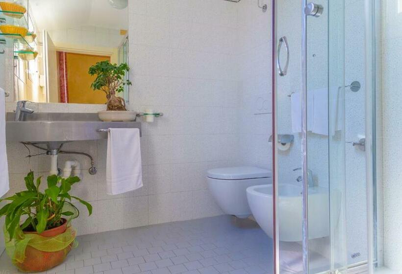 اتاق استاندارد سه نفره, Executive La Fiorita