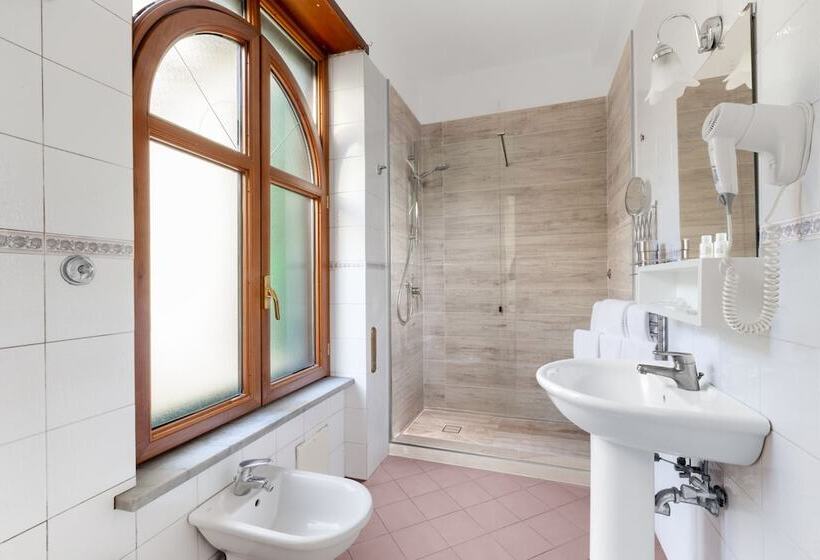 חדר סופריור לשלושה, Herculaneum