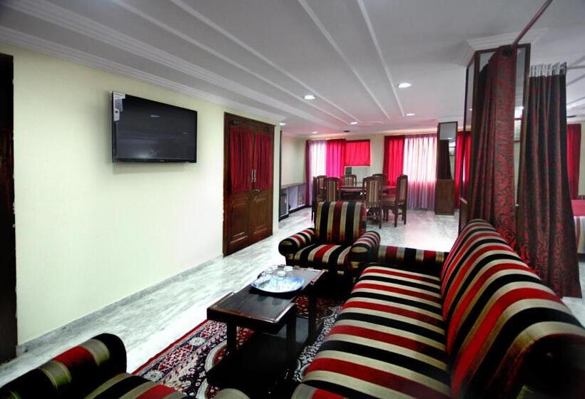 패밀리 스위트, Padmini Palace