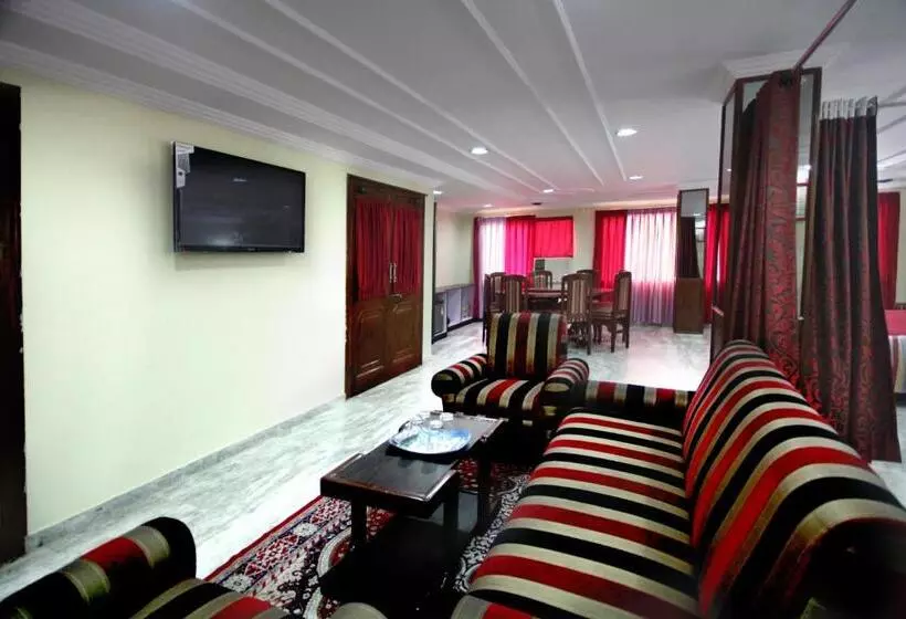 سوییت خانوادگی, Padmini Palace