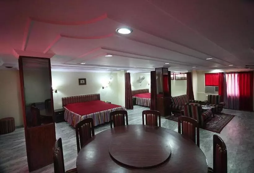 سوییت خانوادگی, Padmini Palace