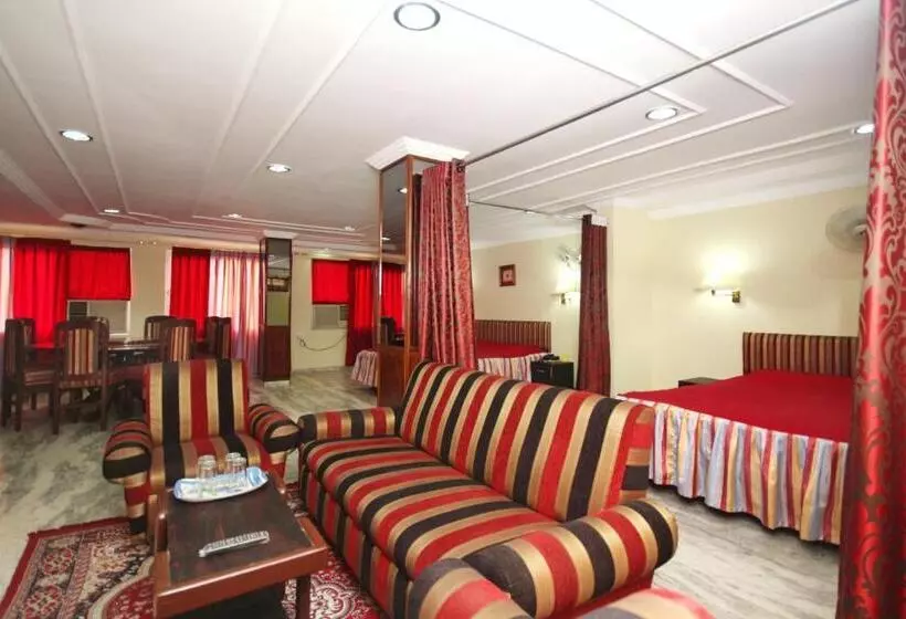 سوییت خانوادگی, Padmini Palace