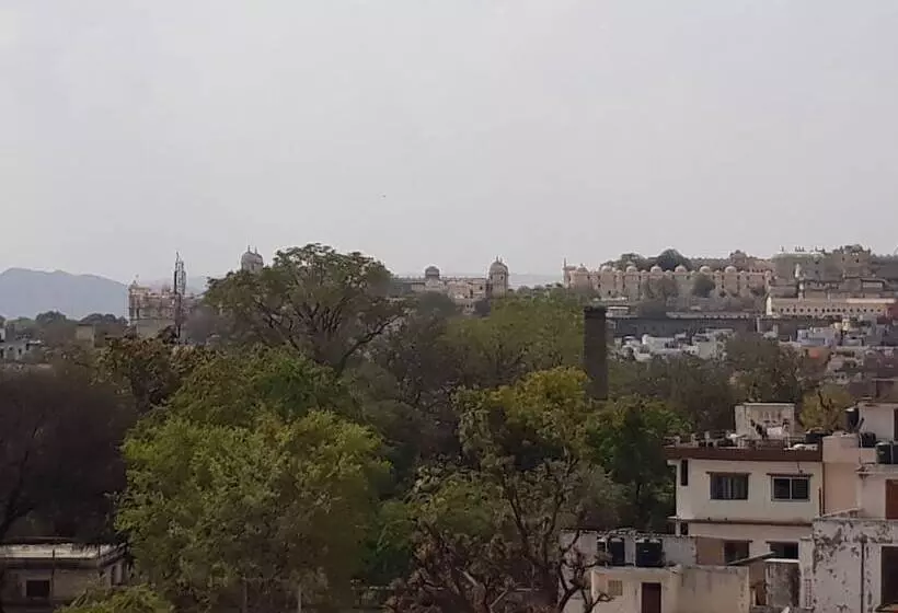 سوئیت خانواده 2 خوابه, Padmini Palace
