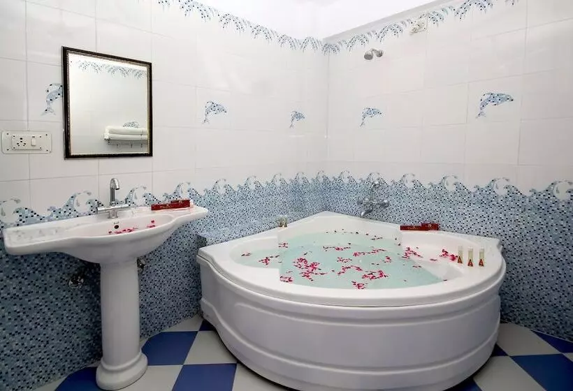 سوئیت خانواده 2 خوابه, Padmini Palace