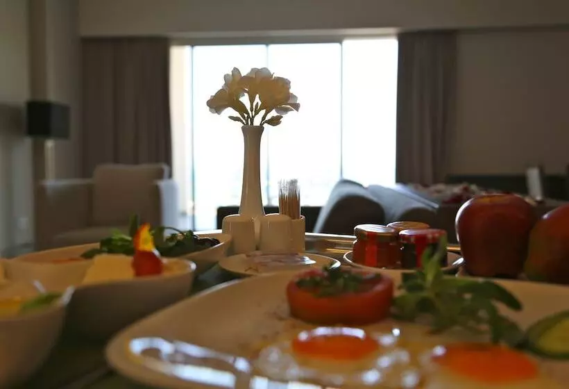 سوییت با چشم‌انداز دریا, Pangea Beach Resort