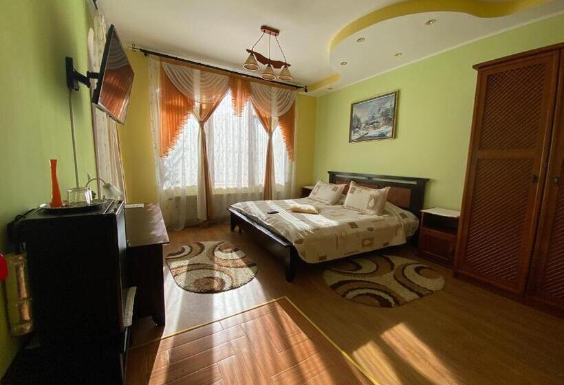 Номер Стандарт с Балконом, Pensiunea Crocus Sauna & Billiard