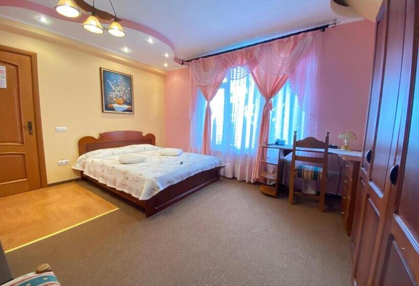 Номер Economy, Pensiunea Crocus Sauna & Billiard