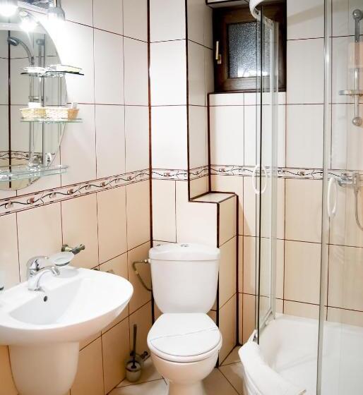 Трехместный Номер Стандарт с Балконом, Pensiunea Crocus Sauna & Billiard