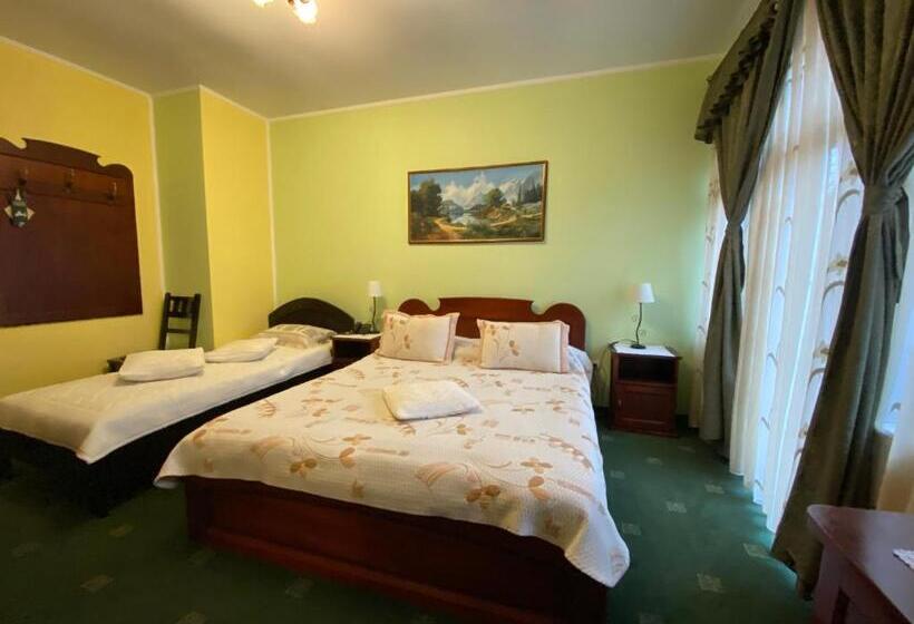 Трехместный Номер Стандарт с Балконом, Pensiunea Crocus Sauna & Billiard