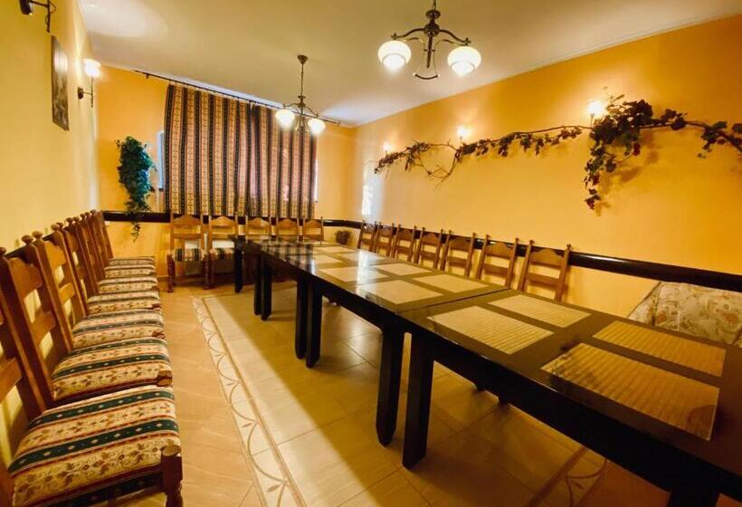 Вилла 1 Спальня, Pensiunea Crocus Sauna & Billiard