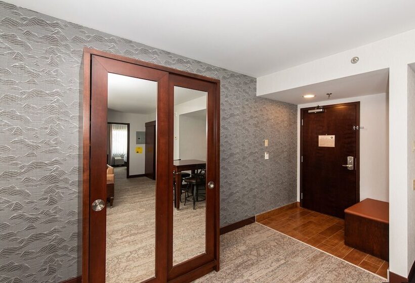 جناح, Quality Inn & Suites