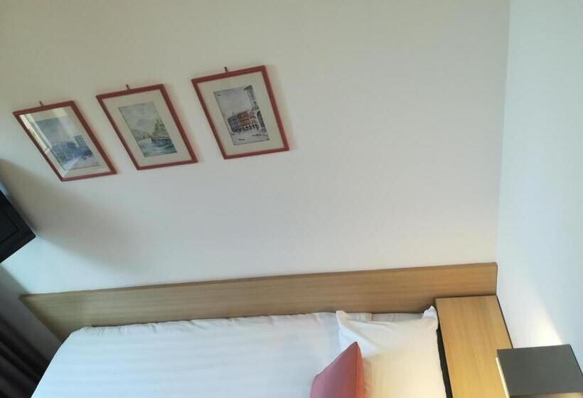 اتاق استاندارد یک نفره, Quarcino