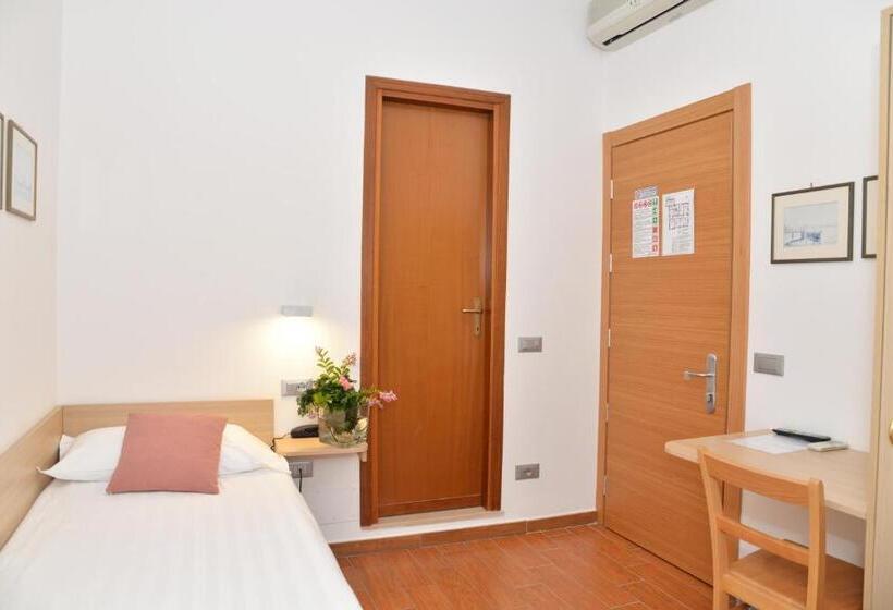 اتاق استاندارد یک نفره, Quarcino