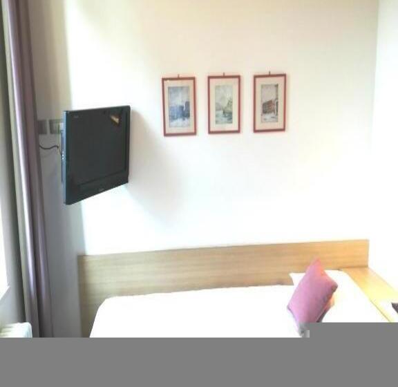 اتاق استاندارد یک نفره, Quarcino