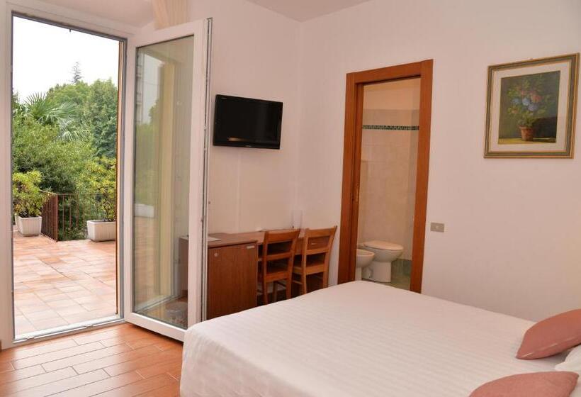 اتاق خانوادگی, Quarcino