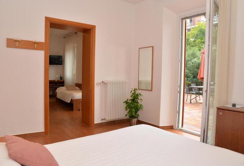 اتاق خانوادگی, Quarcino