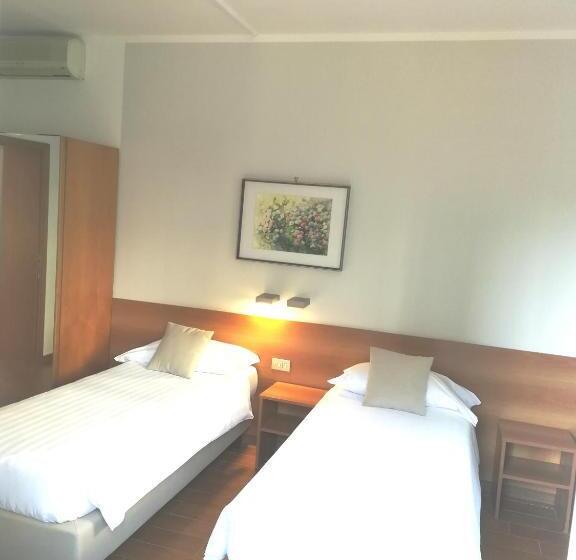 اتاق خانوادگی, Quarcino