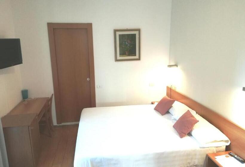 اتاق خانوادگی, Quarcino