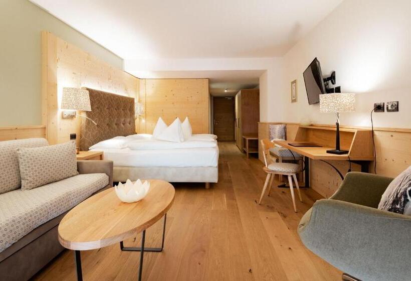 جناح جونيور, Cesa Tyrol