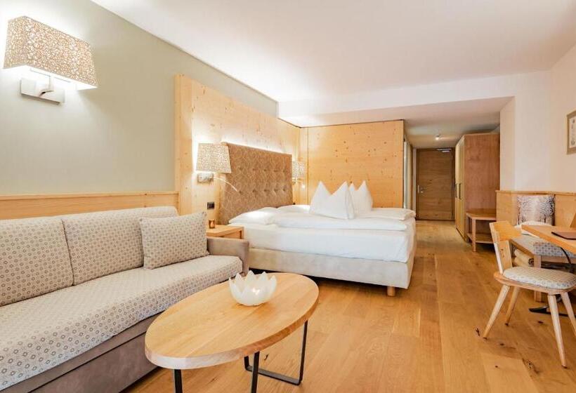 جناح جونيور, Cesa Tyrol