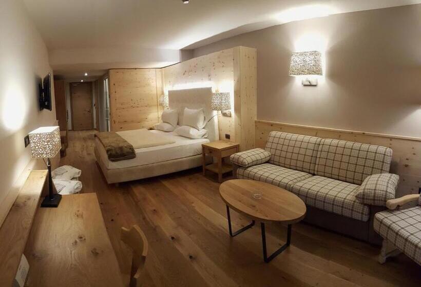 جناح جونيور, Cesa Tyrol