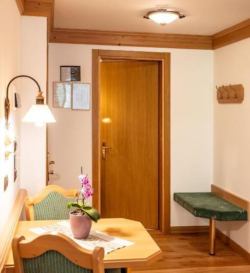 غرفة سوبيريور, Cesa Tyrol