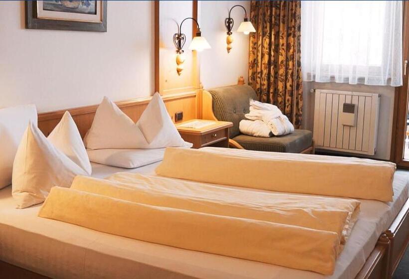 غرفة سوبيريور, Cesa Tyrol