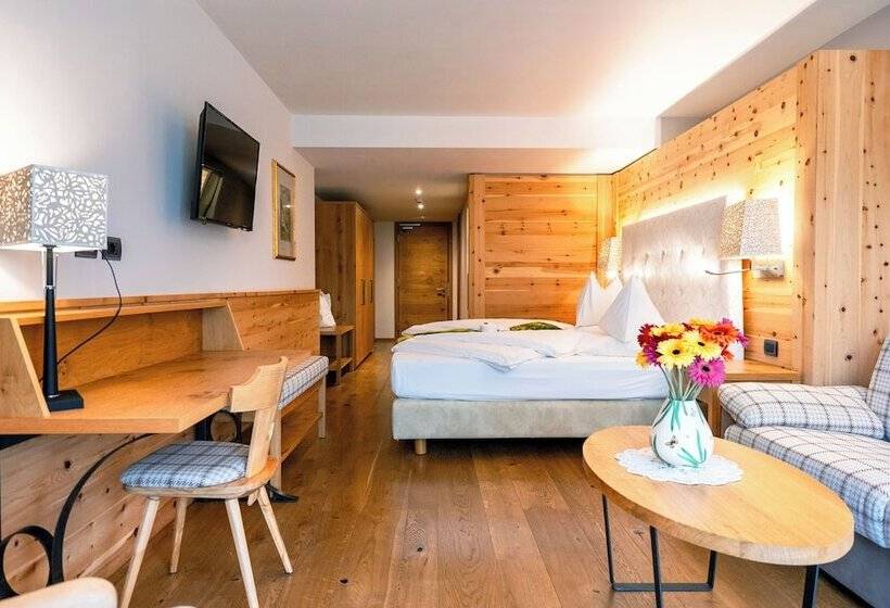 جناح جونيور, Cesa Tyrol