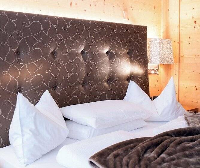 جناح جونيور, Cesa Tyrol