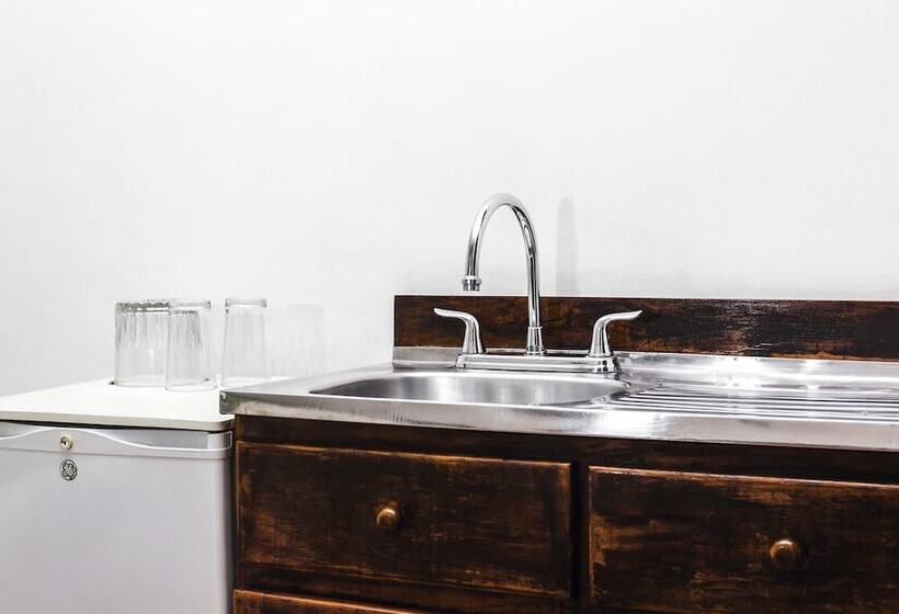 سوییت جونیور, The Palms At Coco Beach