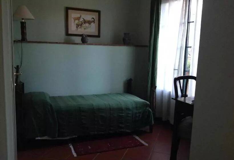 庭の見えるスタンダードトリプルルーム, Torraccia Di Chiusi Agriturismo Relais