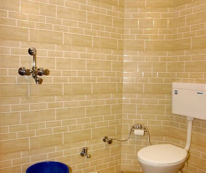 标准工作室, Varuna Varanasi