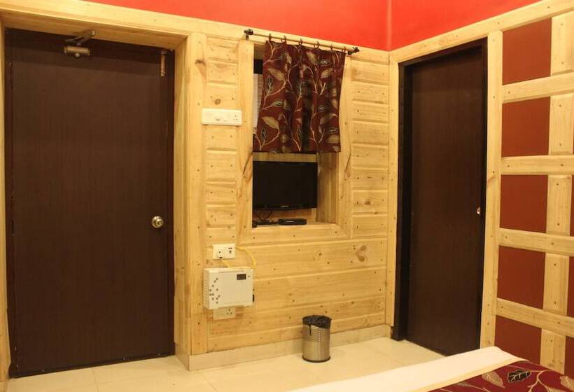 标准工作室, Varuna Varanasi