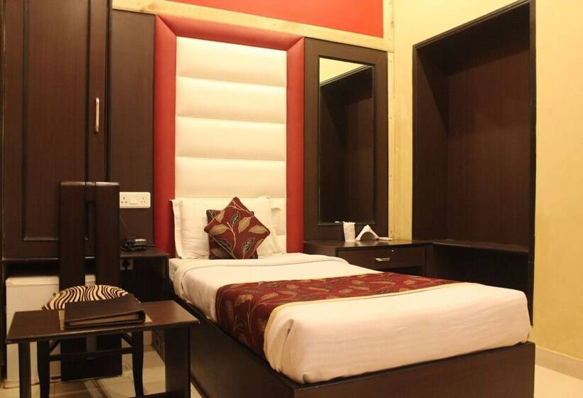 标准工作室, Varuna Varanasi