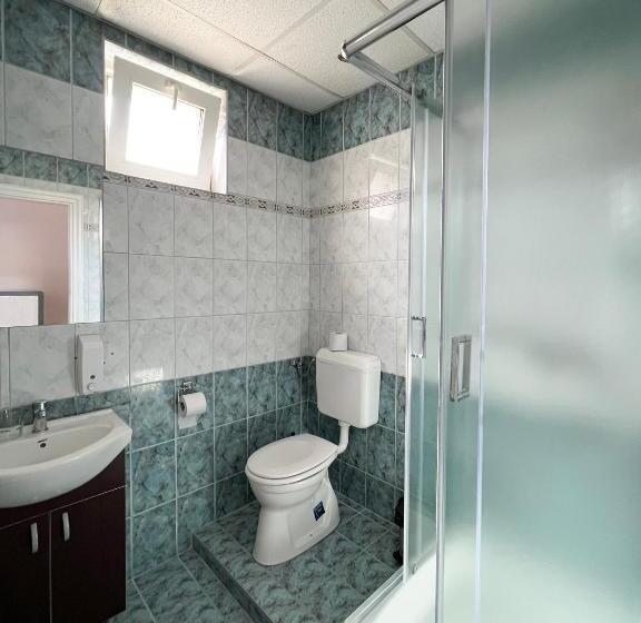 اتاق استاندارد, Wolf Panzió