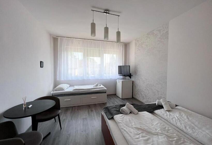 اتاق استاندارد, Wolf Panzió