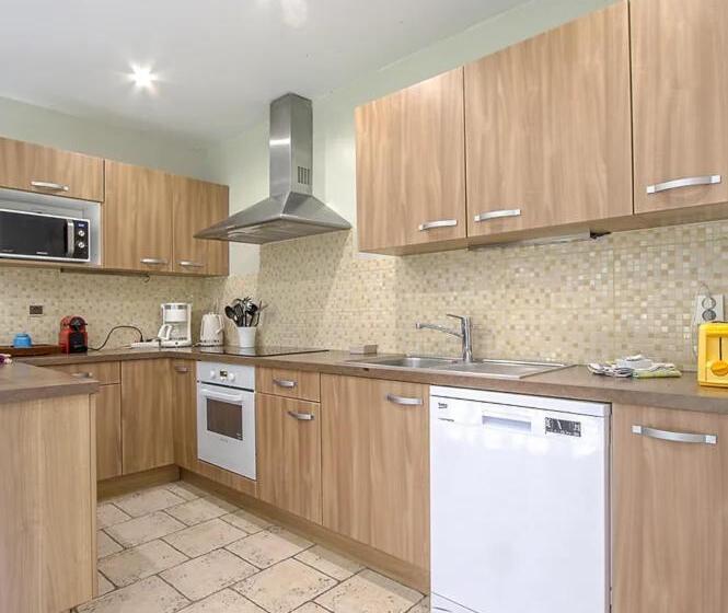 Дом 3 Спальни, Le Petit Château De Conteville