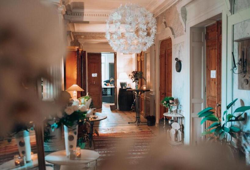 Вилла с 1 спальней и бассейном, Le Petit Château De Conteville