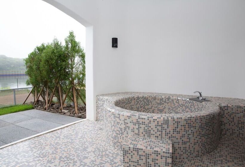 Suite with Pool, Ecoland