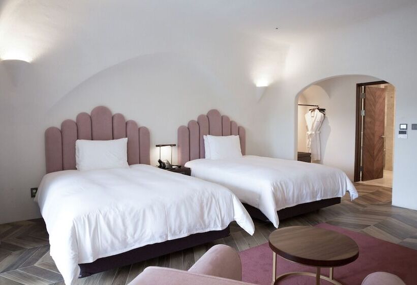 Suite with Pool, Ecoland