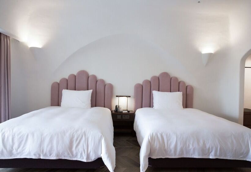 Suite with Pool, Ecoland