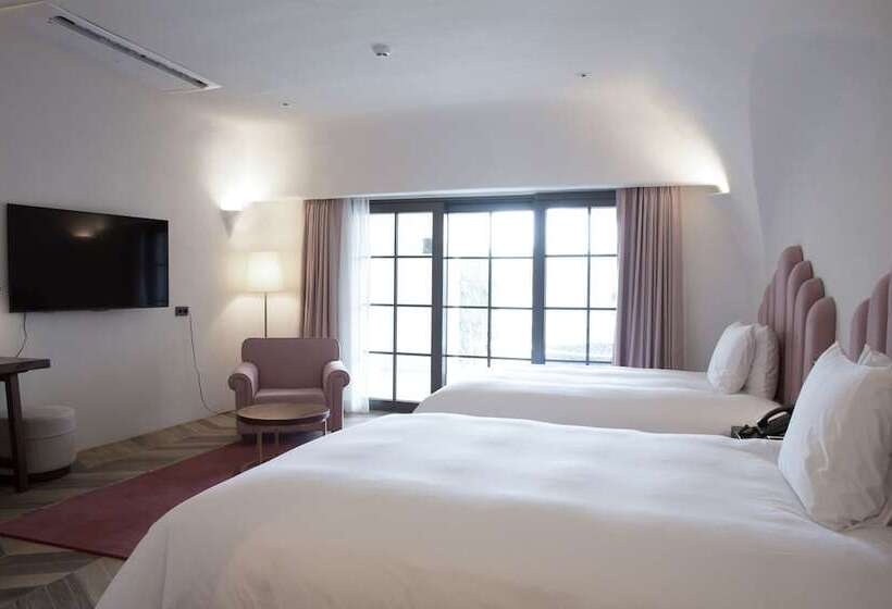 Suite with Pool, Ecoland