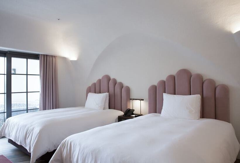 Suite with Pool, Ecoland